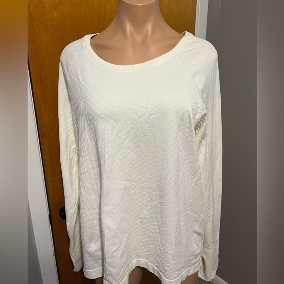 NWT All In Motion Long Sleeve - Picture 1 of 5